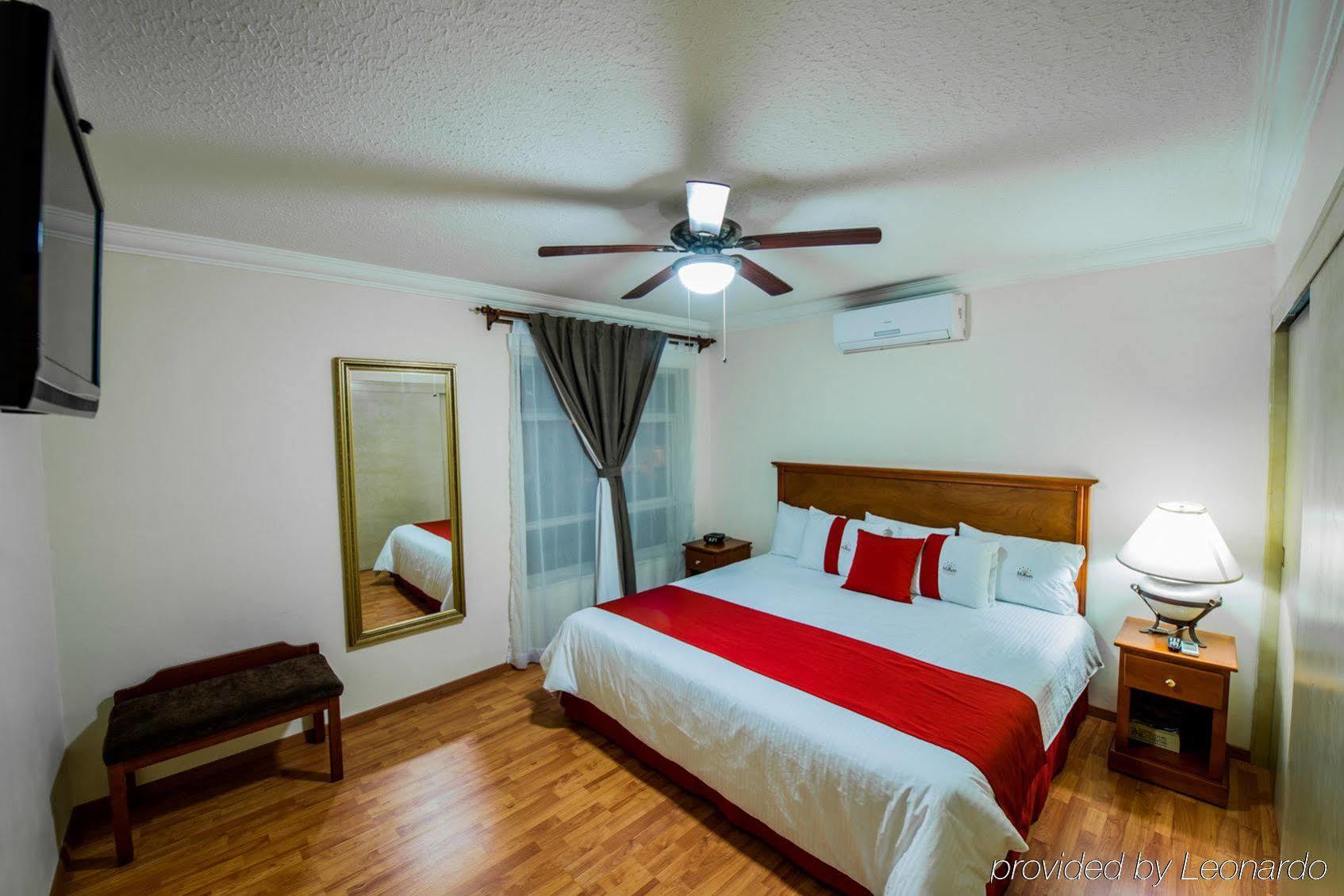 Del Marques Hotel And Suites Guadalajara Bagian luar foto