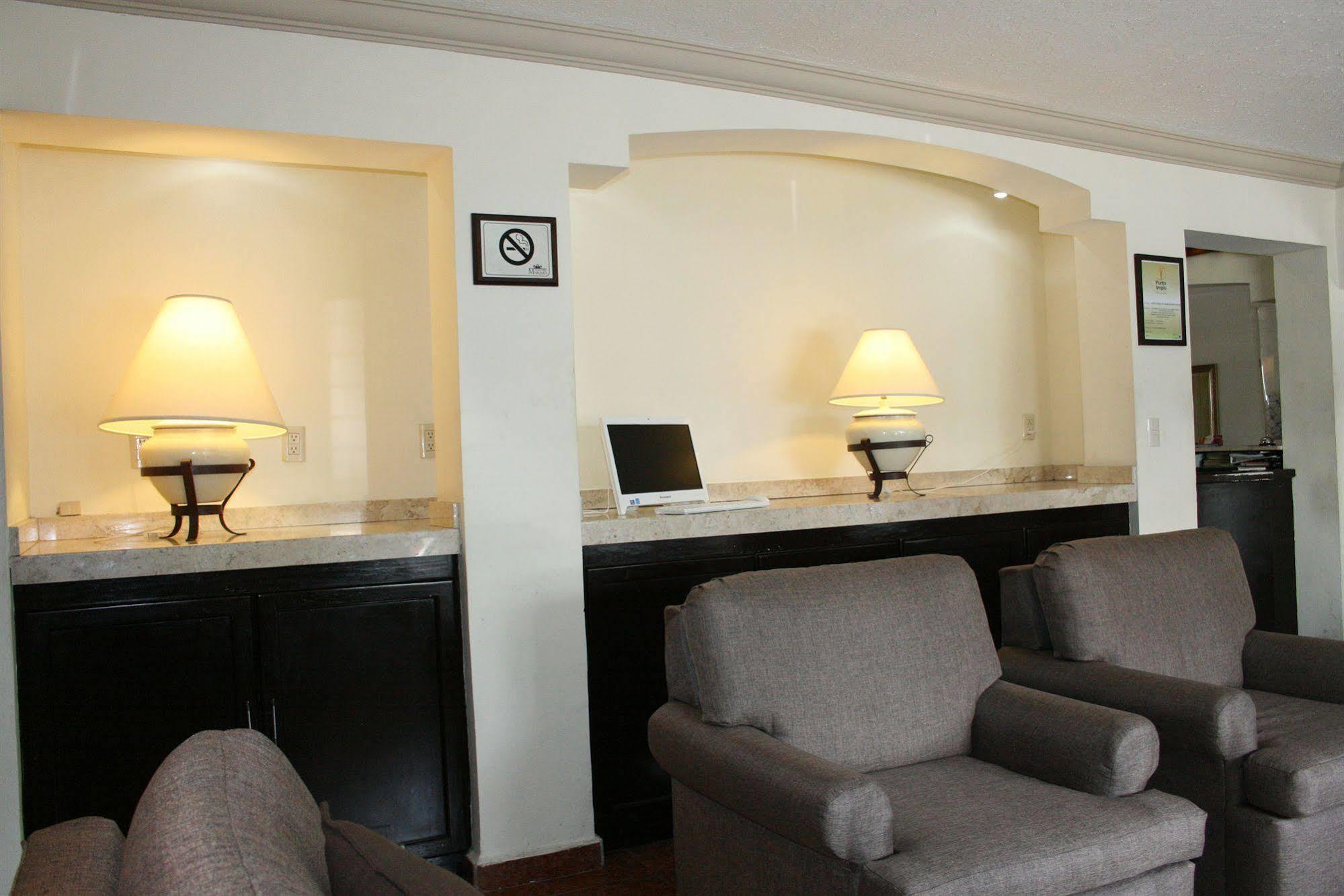 Del Marques Hotel And Suites Guadalajara Bagian luar foto
