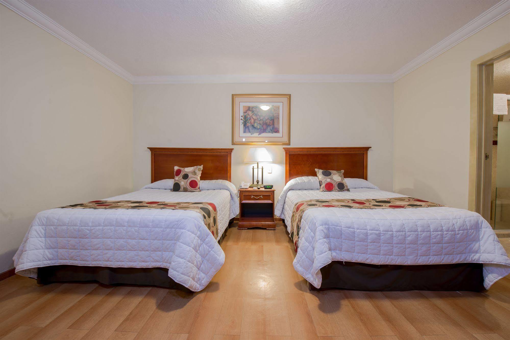 Del Marques Hotel And Suites Guadalajara Bagian luar foto