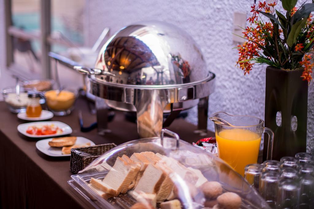 Del Marques Hotel And Suites Guadalajara Bagian luar foto